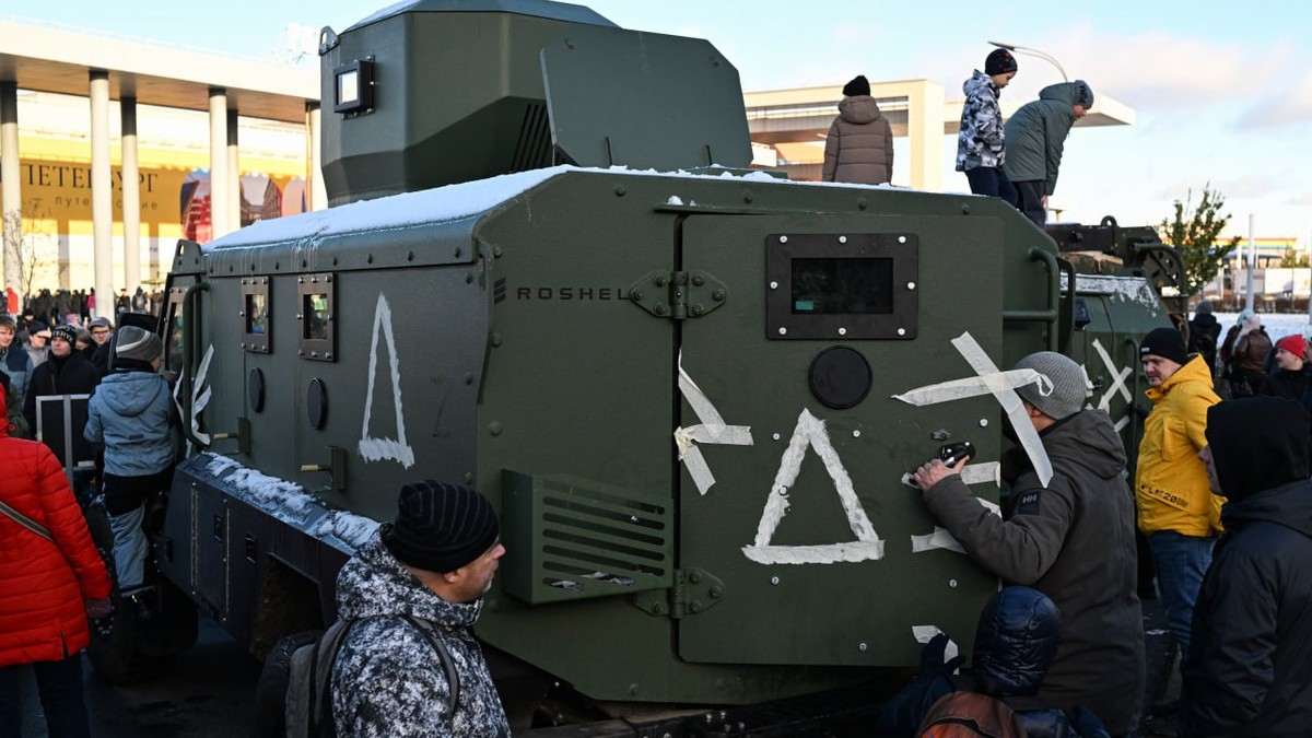 Expoziție de echipamente militare capturate de ruși