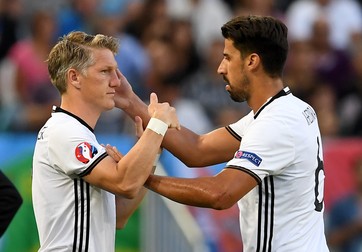 epa05404092 Sami Khedira of Germany (R) is being substituted by Bastian Schweinsteiger during the UEFA EURO 2016 quarter final match between Germany and Italy at Stade de Bordeaux in Bordeaux, France, 02 July 2016. (RESTRICTIONS APPLY: For editorial news reporting purposes only. Not used for commercial or marketing purposes without prior written approval of UEFA. Images must appear as still images and must not emulate match action video footage. Photographs published in online publications (whether via the Internet or otherwise) shall have an interval of at least 20 seconds between the posting.) EPA/VASSIL DONEV EDITORIAL USE ONLY
