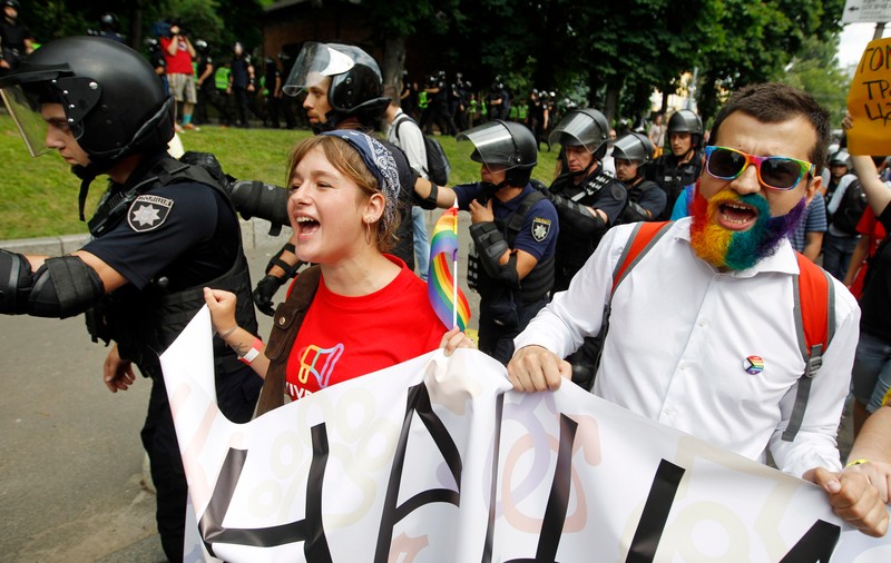 Parada gay din Ucraina s-a desfășurat fără incidente în ciuda prezenței unor militanți de extremă dreapta