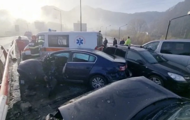 Primăria Brașov, amendată cu 3.000 de lei după accidentul în lanț în care au fost implicate 16 mașini și o ambulanță
