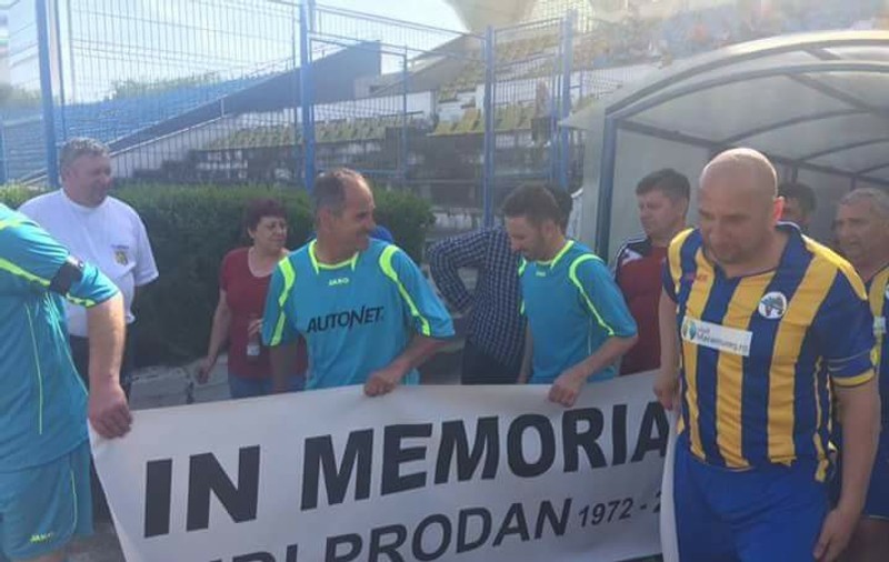 Vasile Miriuță s-a reapucat de fotbal. Sătmărenii și băimărenii s-au duelat pentru un scop nobil