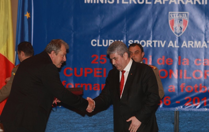 Fostul ministru Gabi Oprea a ”potcovit” o bază sportivă pentru agenții săi! Oprea a dat, Oprea a luat!