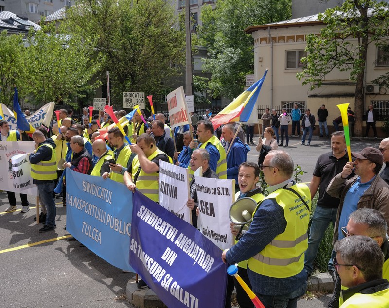 Protest STB, în București: „Ați distrus familiile noastre pentru interesele voastre”. George Simion, președintele AUR, prezent la miting