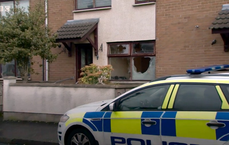 Familie de români din Irlanda, atacată cu pietre de localnici. „Am venit pentru un loc de muncă și pentru fiica mea”