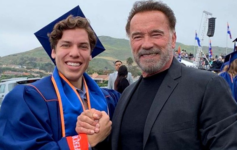Fiul pe care Arnold Schwarzenegger l-a făcut cu menajera îi calcă pe urme. Plin de mușchi ca tatăl său!