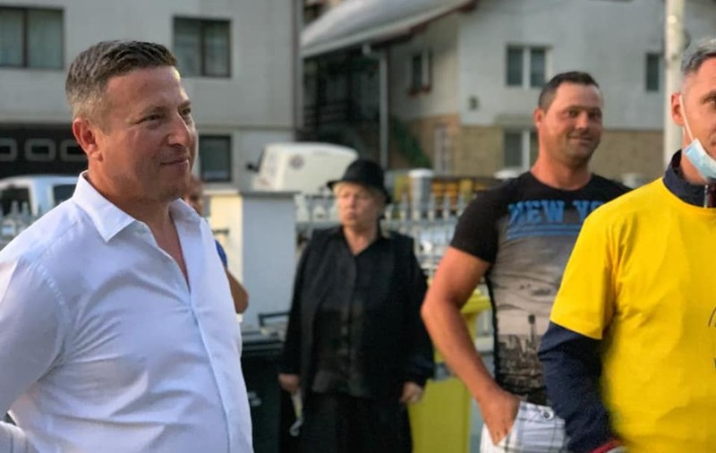 Primarul care și-a filmat fiica dezbrăcată și în genunchi, în timp ce o pedepsea: „Nu este moarte de om. Este greșit că am trimis video cuiva”