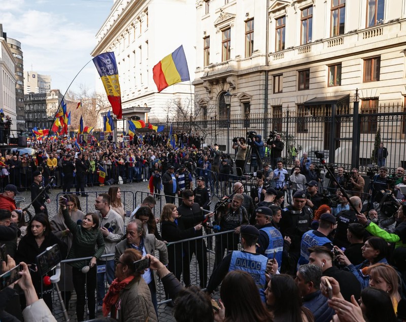 Călin Georgescu și-a depus candidatura la președinție la BEC: „A doua oară nu voi mai fi interzis, pentru că vor fi judecați de toate instanțele” | VIDEO