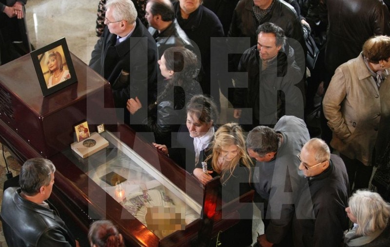 Soțul Ilenei Ciuculete nu a mai rezistat. Lui Cornel Galeș i s-a făcut rău în timp ce cortegiul funerar se îndrepta spre cimitir