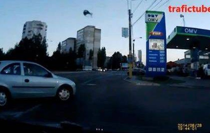 Uite cum a reuşit un şofer român să evite un ACCIDENT în ULTIMA CLIPĂ! | VIDEO