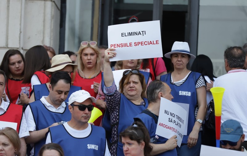 Angajații din Casele de Pensii, Institutul de Statistică și MIPE protestează din nou, nemulțumiți de tăierea veniturilor