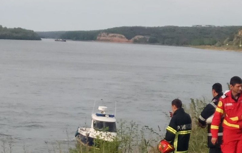 UPDATE/ Copilul dispărut în Dunăre a fost declarat mort după ce a fost preluat de un elicopter SMURD și transportat la spital
