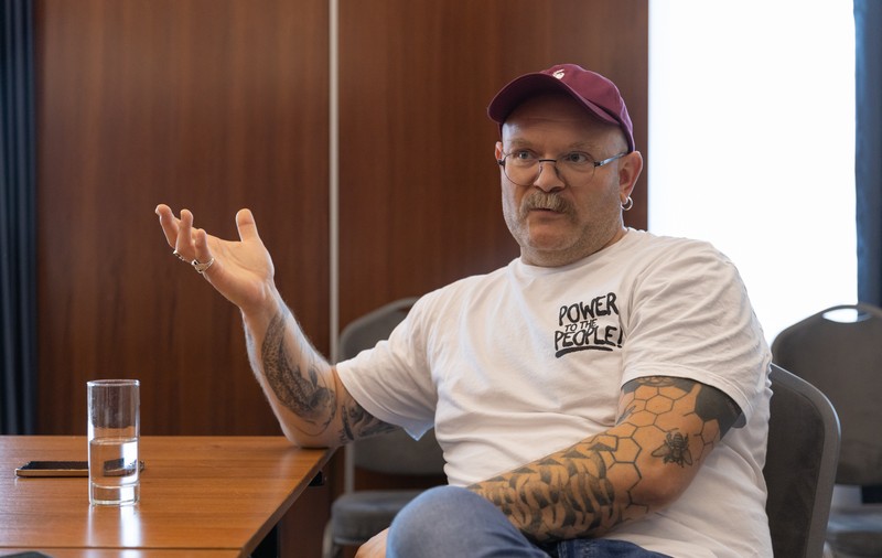 CORESPONDENȚĂ DE LA TIFF. Personajul Helsinki din „La Casa de Papel”, un sârb care a trăit în România, deplânge starea Bucureștiului: „Blocurile înfloresc, vilele brâncovenești decad” 