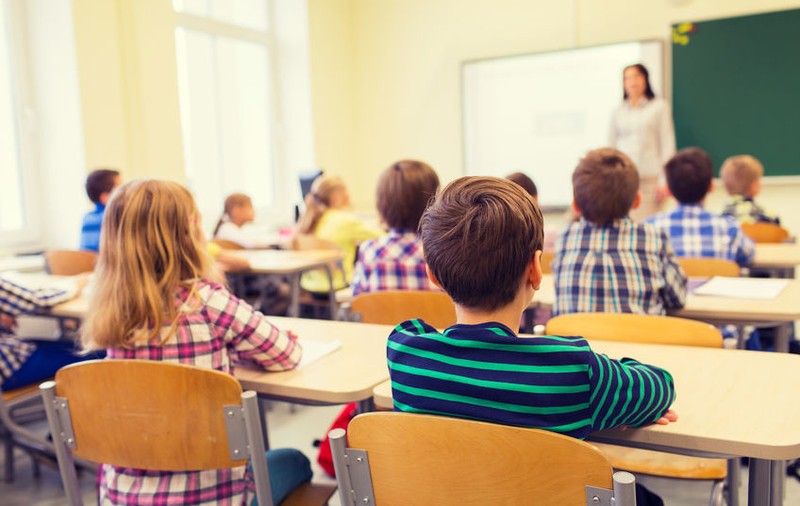 Ministerul Educaţiei precizează că încă nu a fost luată o decizie cu privire la data începerii anului școlar