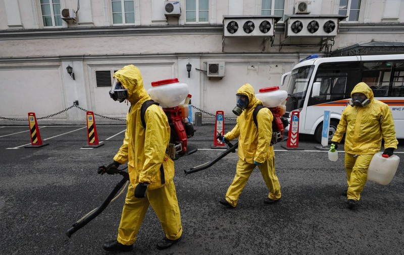 „Culegi ce semeni”. Cum a ajuns Rusia, la fel de slab vaccinată ca România, să înregistreze zilnic bilanțuri COVID tot mai sumbre