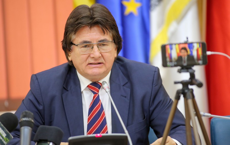Nicolae Robu vrea ca locuitorii Timișoarei să meargă pe bicicletă, dar el nu poate pentru că stă „cam departe”