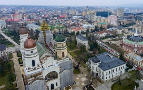 Licitație de două milioane de euro pentru 4.200 de tone de bitum la Iași. Cum au fost eliminați competitorii și cine a câștigat contractul