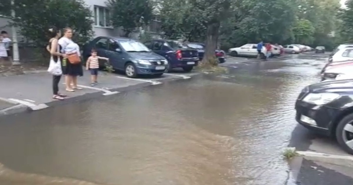 Avarie majoră în cartierul Titan din București. Locuitorii de pe jean Steriadi și zonele adiacente au rămas fără apă rece