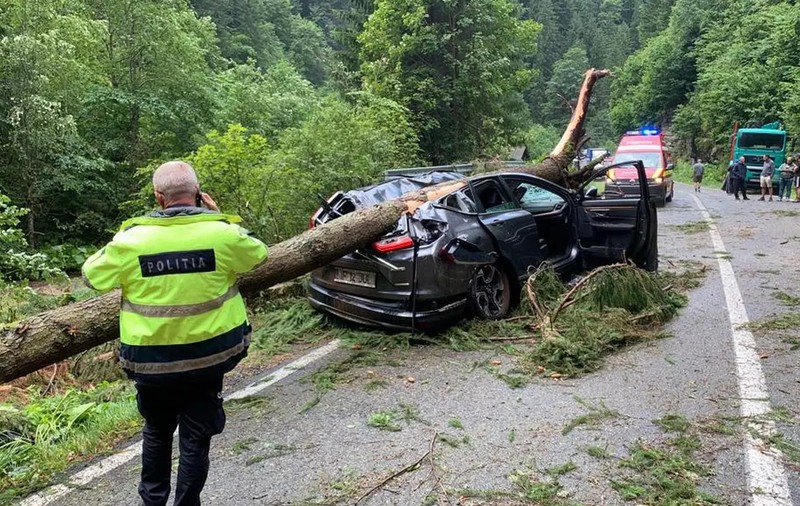 Bilanțul furtunilor violente de miercuri: 4 morți și pagube în 19 județe