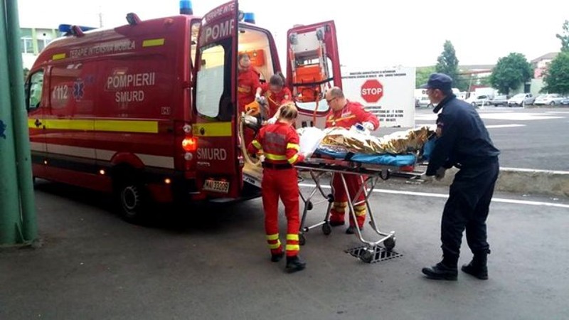 Mihaela Iacob a fost preluată de ambulanța SMURD după explozia din apartament