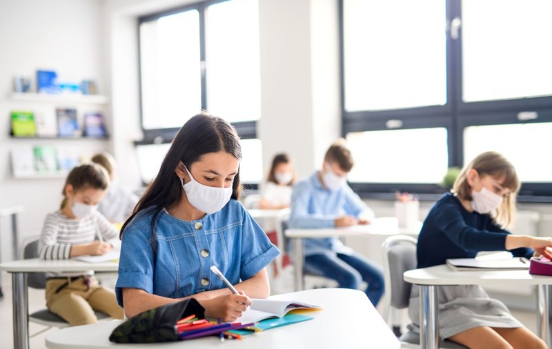 DOCUMENT | Modelul de contract educațional cu școala s-a modificat. A fost introdusă “clauza COVID”. Ce trebuie să știe părinții