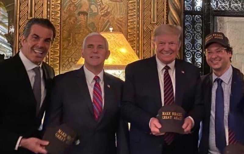 Deși a stat lângă un oficial infectat cu noul COVID-19, Trump „nu este îngrijorat”