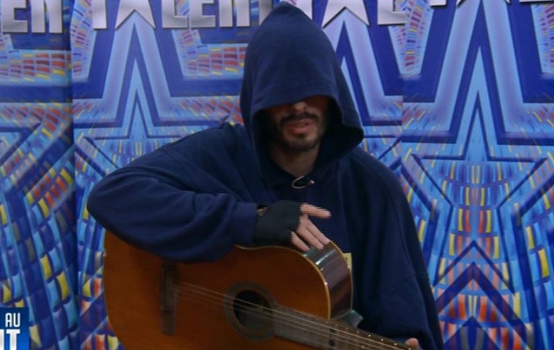 ROMÂNII AU TALENT | Cel mai misterios CONCURENT! Ca să-i AFLI ABILITĂŢILE trebuie să dai click aici:"Eşti un CIUDAT CU TALENT"
