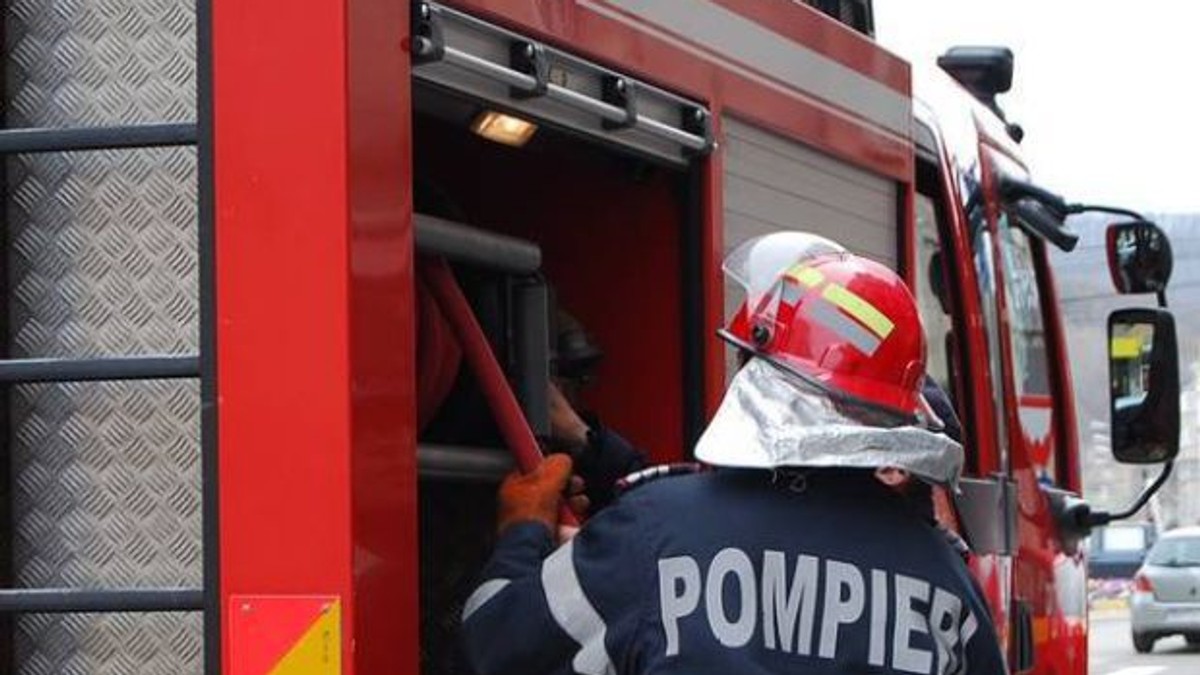Pompierii au intervenit în 2.255 situaţii de urgenţă în Ajun şi în prima zi de Crăciun