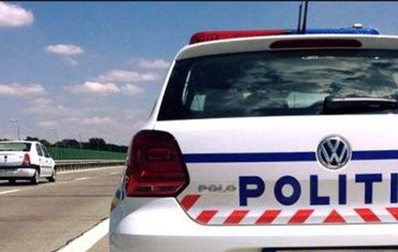 Un șofer din Bihor fără permis a schimbat locul cu pasagerul, la nici 100 de metri de polițiști. Ce pedeapsă a primit