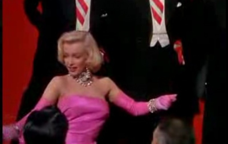 O rochie celebră purtată de Marilyn Monroe, scoasă la licitaţie