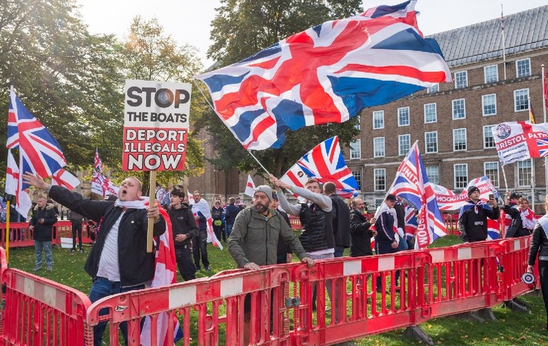 Noi reguli pentru migranți și studenții străini care merg în Marea Britanie: examen scris și oral pentru a primi viză