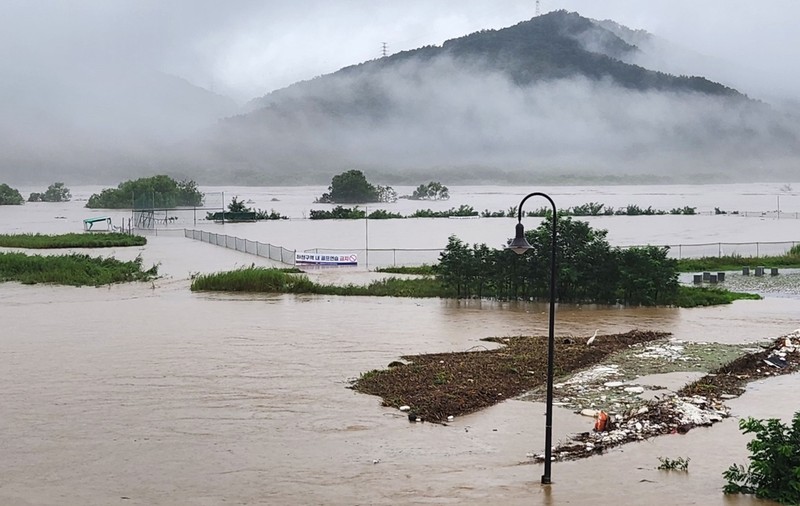 33 de oameni au murit în urma inundațiilor devastatoare care au lovit Coreea de Sud