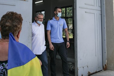 Liviu Dragnea, ieșind pe poarta Penitenciarului Rahova. Foto: Octav Ganea/Inquam Photos
