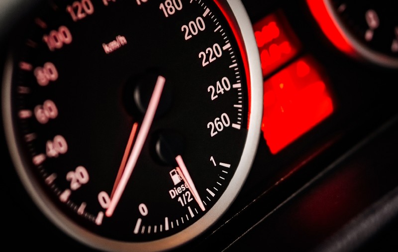 O tânără șoferiță a fost condamnată definitiv la 4 ani de închisoare după ce a condus cu 238 km/h pe autostradă, în Elveția