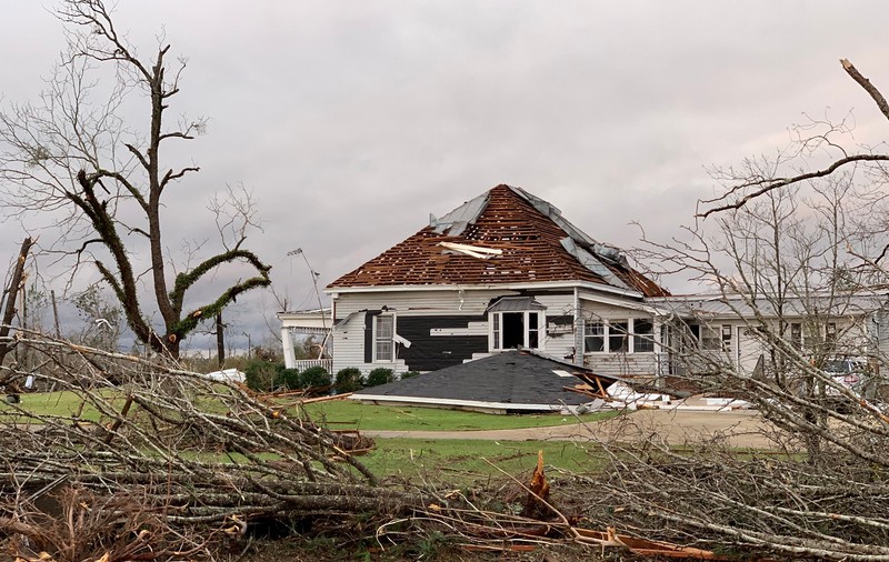 O tornadă a ucis 23 de persoane, inclusiv copii, în Alabama. Vântul a suflat cu 250 km/h (FOTO&VIDEO)