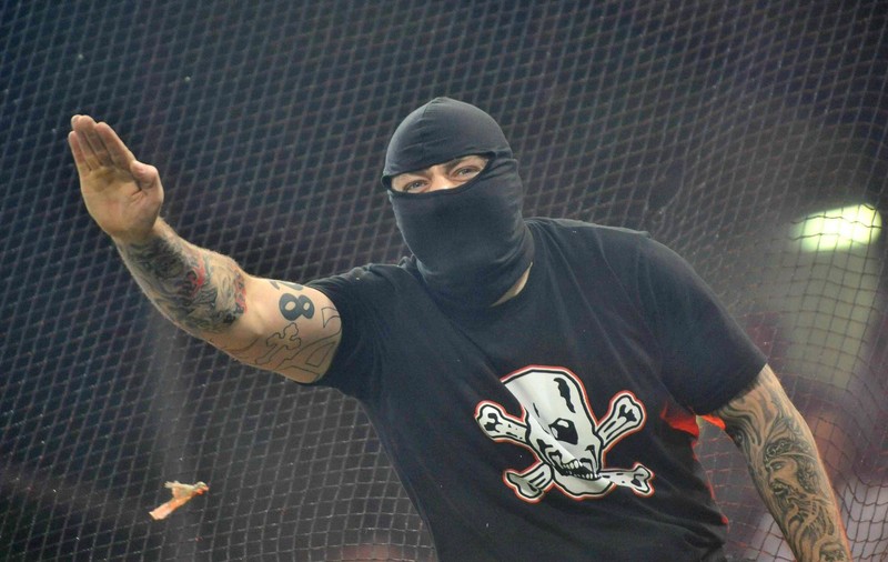 Alarmă! Huliganul Ivan cel Groaznic vine la România - Serbia. A declanșat infernul la Genoa, a intrat pe teren la Serbia - Albania, e căutat de poliție!