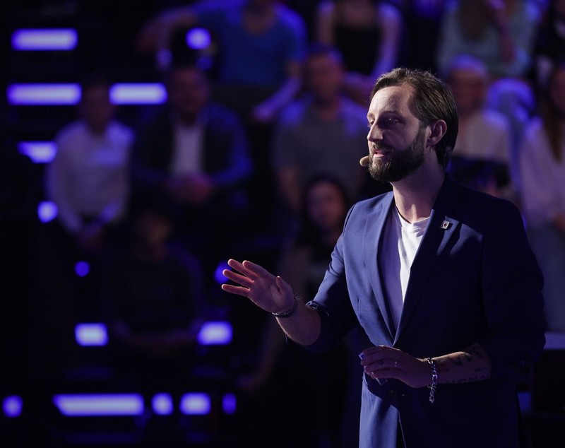 Dani Oțil, ținta glumelor lui Mihai Bobonete și Pavel Bartoș: „Cum era dacă era și Mihaela aici? Îl făcea șnițel”