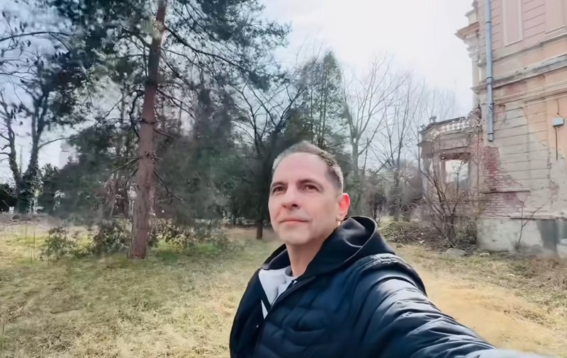 Dan Negru a filmat într-una dintre cele mai frumoase și mai degradate clădiri din țară: „Am făcut o infracțiune”. VIDEO