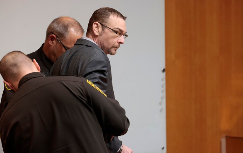 Tatăl unui elev care și-a ucis patru colegi la un liceu din SUA, găsit vinovat de omor prin imprudenţă. I-a cumpărat arma cadou de Crăciun