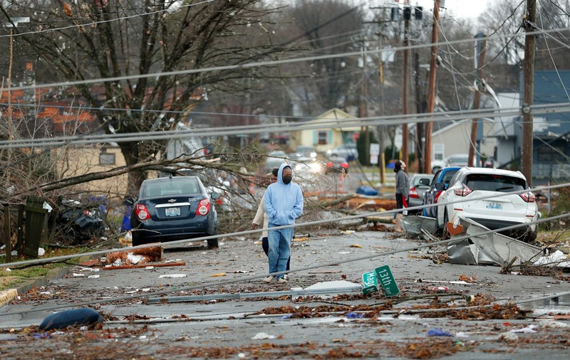 Cel puțin 70 de morți după ce un val de tornade a lovit centrul SUA. În Kentucky a fost declarată starea de urgenţă