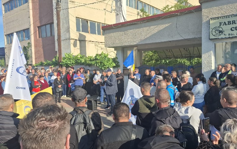 Grevă generală la Fabrica de Arme Cugir. Angajații, nemulțumiți de salariile mici, conducerea negociază cu reprezentanții unei firme germane