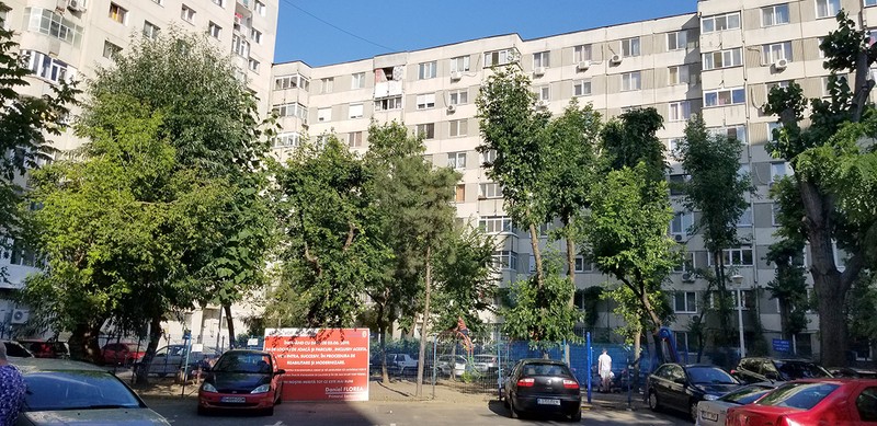 BÂRCĂ - părculeț deja existent, cu aparate montate în ultimul deceniu, aflat aproape de artera omonimă din Rahova
