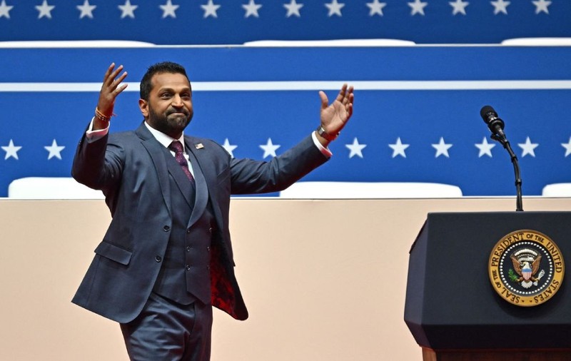 Cine este Kash Patel, noul director al FBI. Fiul unor imigranți indieni, a descris agenția ca fiind o „amenințare pentru popor”
