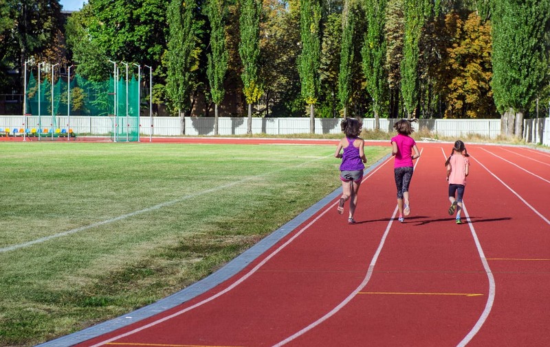 Adidași și echipamente sportive rezistente sub 100 de lei la Decathlon, Intersport sau H&amp;M