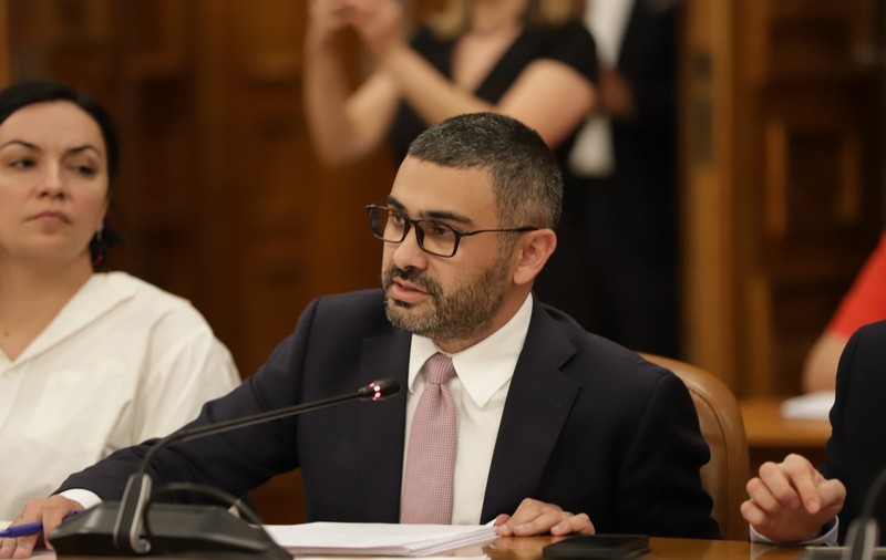 Ministrul Florin Manole: Vom avea o nouă lege a salarizării până la jumătatea anului viitor. Cu siguranță, nu va fi făcută pe repede-nainte