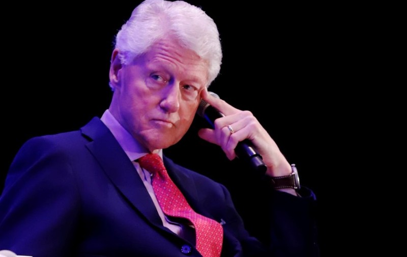 Noi dezvăluiri despre legăturile dintre miliardarul pedofil Jeffrey Epstein şi Bill Clinton. Fostul președinte american, “pe Insula orgiilor, cu două fete din New York”