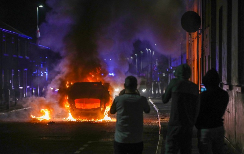 Adolescenții români împotriva cărora s-a protestat violent în Irlanda de Nord vor fi eliberați: toate acuzațiile au fost retrase