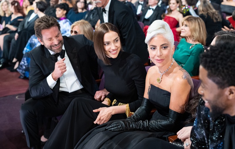 Irina Shayk, iubita lui Bradley Cooper, a șters-o pe Lady Gaga de pe rețelele de socializare