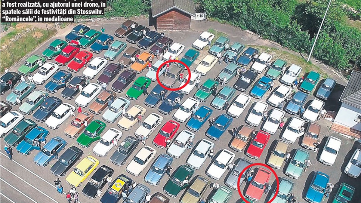 Fotografia oficială a evenimentului, în care pot fi văzute cele 112 mașini participante, a fost realizată cu o dronă în spatele sălii de festivități din Stosswihr.