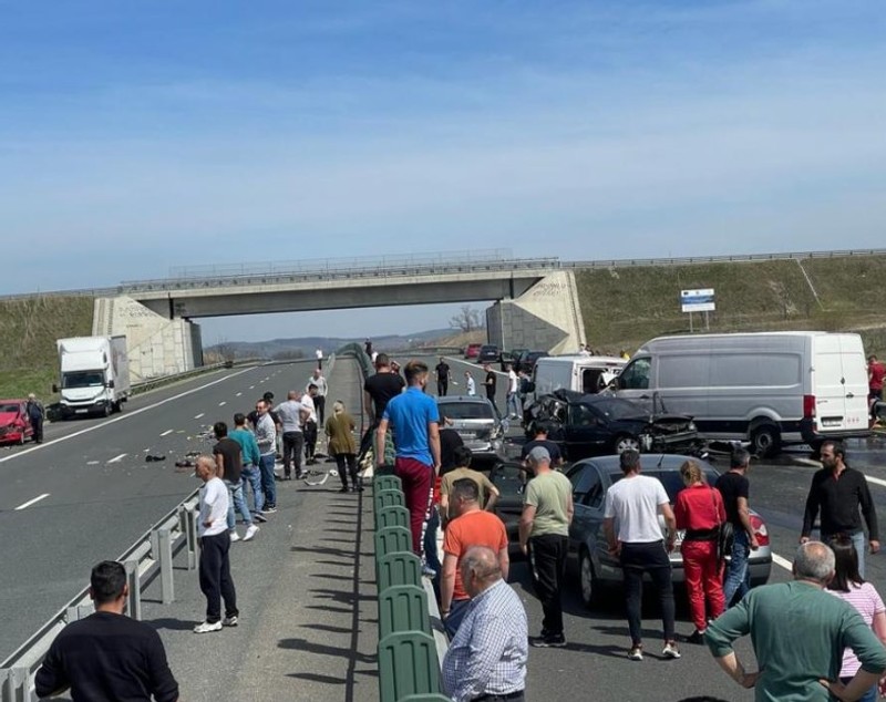 Daune morale de un milion de euro pentru un accident cu trei morți pe autostrada A1. Șoferul vinovat era asigurat la falimentara City Insurance