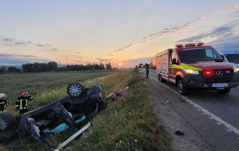 Doi morți și patru răniți într-un accident grav pe DN 1. Traficul este blocat